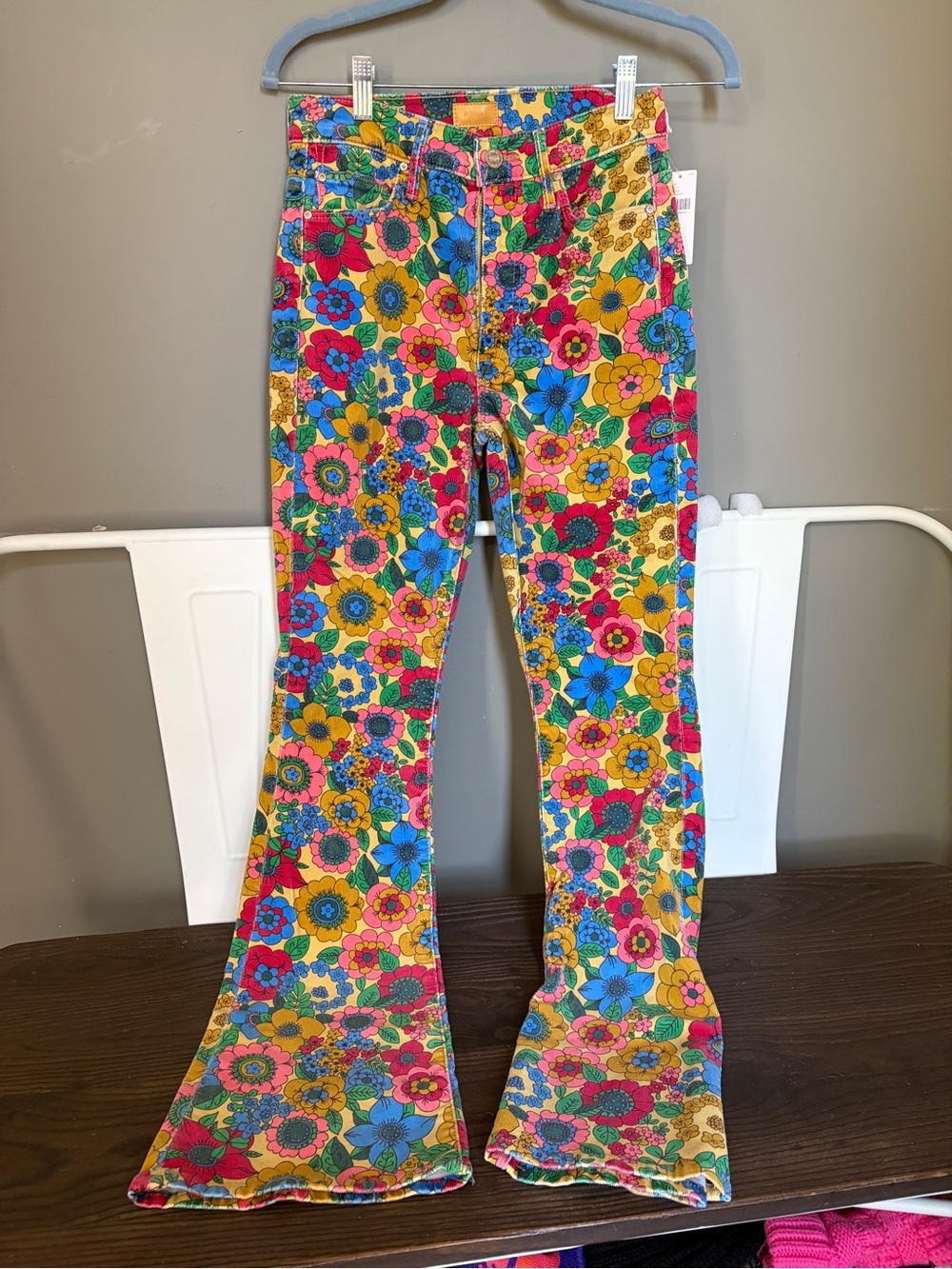 NWT Mother High Waisted Weekender Skimp Flared Jeans In Track And Flower Fields